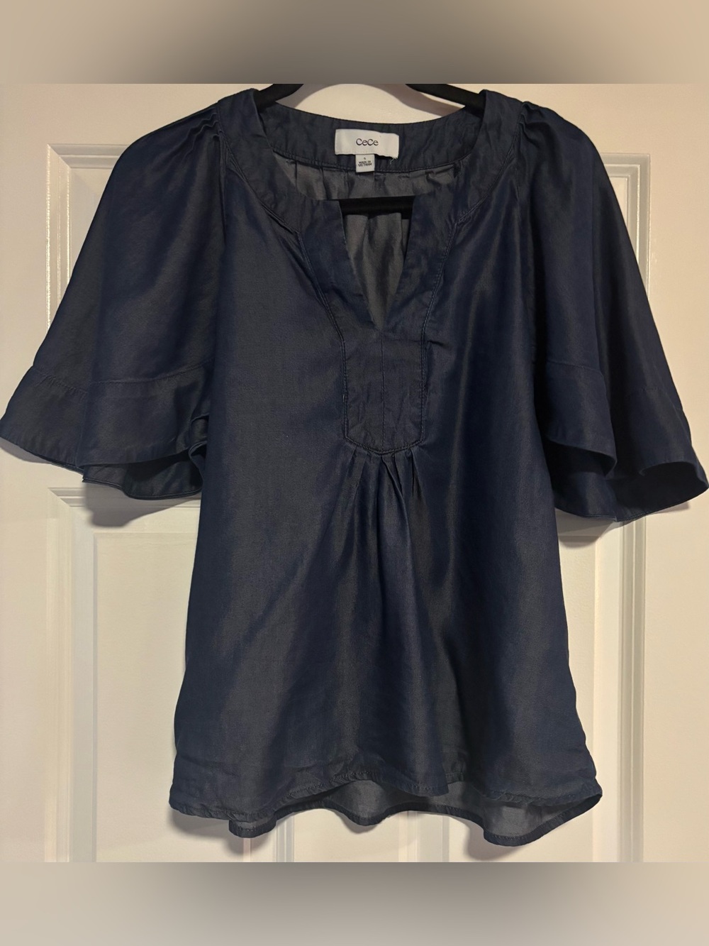 CeCe Dark Denim Flutter Short Sleeve Pop Over Blouse, size Small